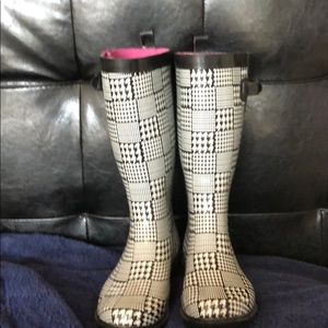 Women’s rain boots
